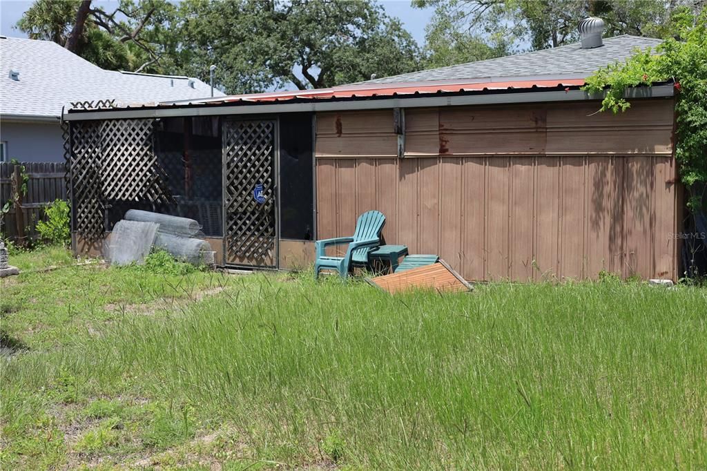 For Sale: $299,900 (2 beds, 1 baths, 1083 Square Feet)