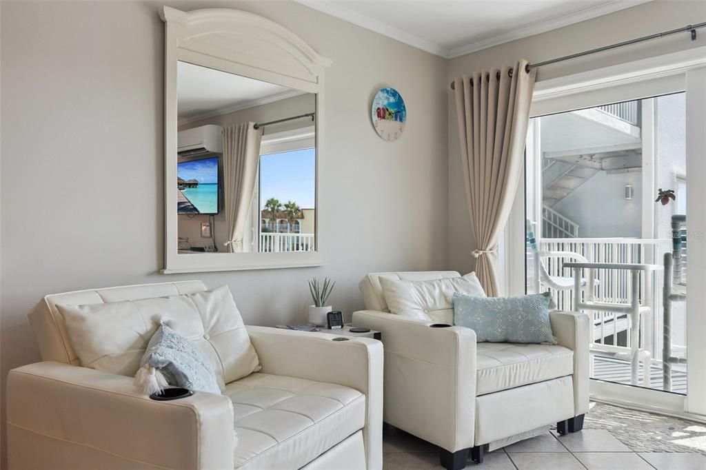 For Sale: $245,000 (1 beds, 1 baths, 459 Square Feet)