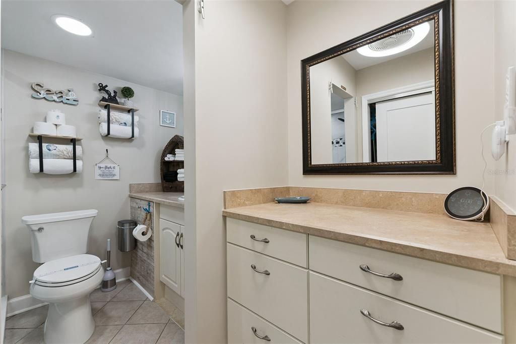 For Sale: $245,000 (1 beds, 1 baths, 459 Square Feet)