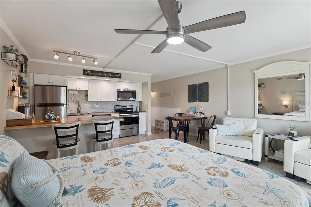 For Sale: $245,000 (1 beds, 1 baths, 459 Square Feet)
