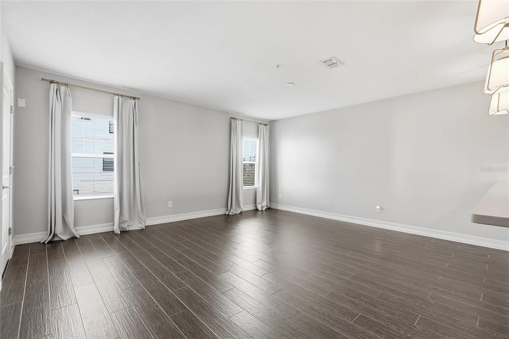 В аренду: $4,800 (3 спален, 3 ванн, 2210 Квадратных фут)