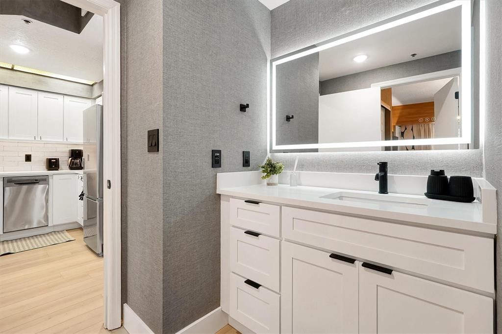 Active With Contract: $210,000 (1 beds, 1 baths, 542 Square Feet)