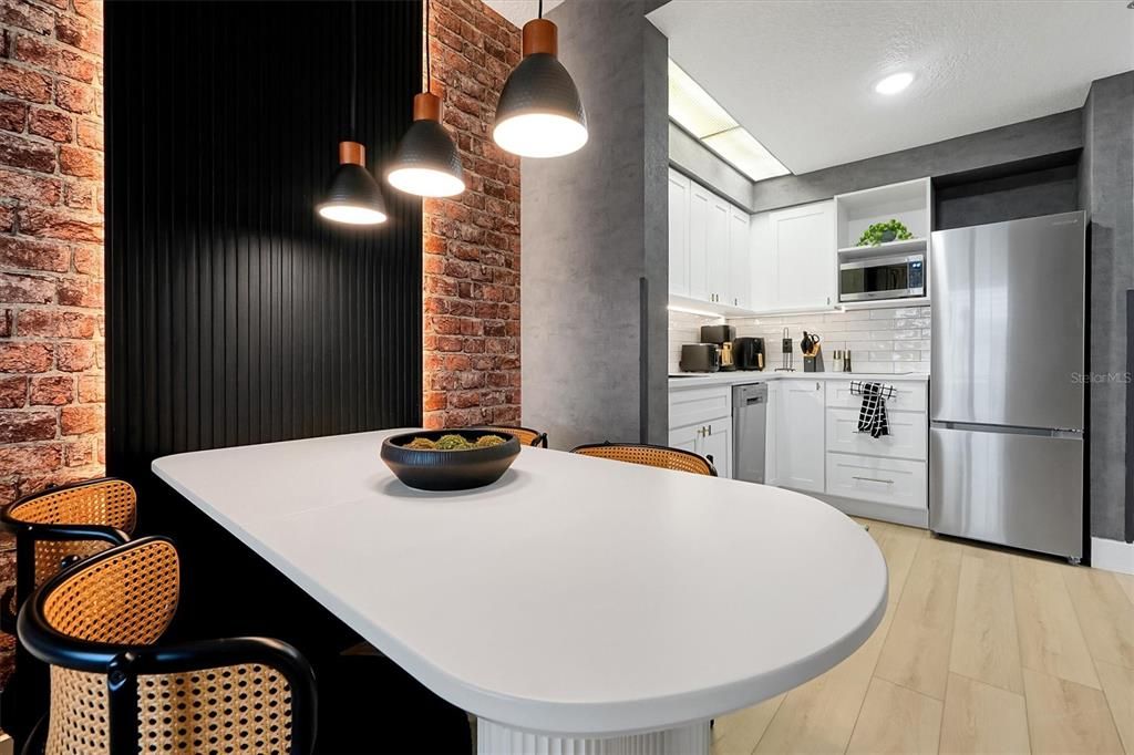 Active With Contract: $210,000 (1 beds, 1 baths, 542 Square Feet)