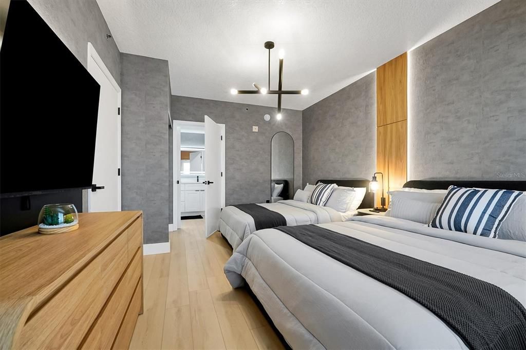 Active With Contract: $210,000 (1 beds, 1 baths, 542 Square Feet)