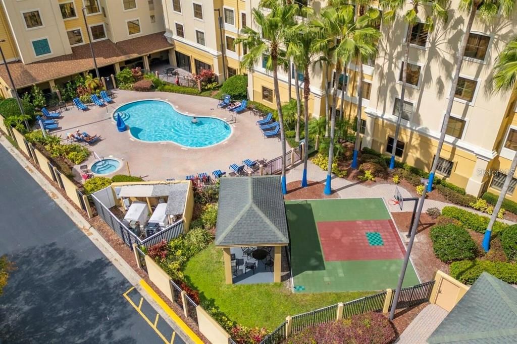 Active With Contract: $210,000 (1 beds, 1 baths, 542 Square Feet)