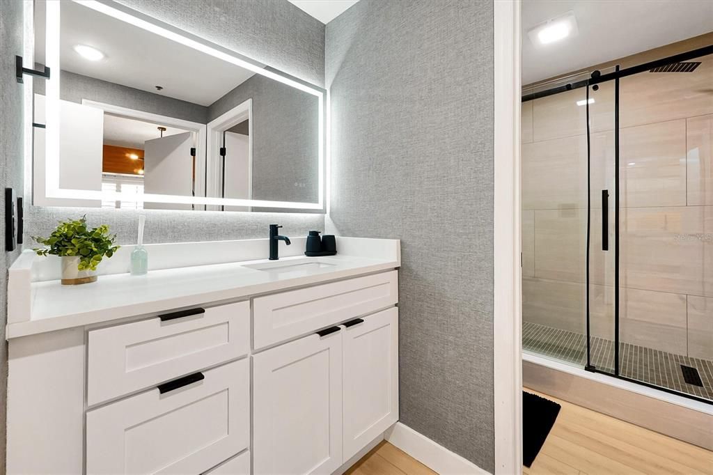 Active With Contract: $210,000 (1 beds, 1 baths, 542 Square Feet)