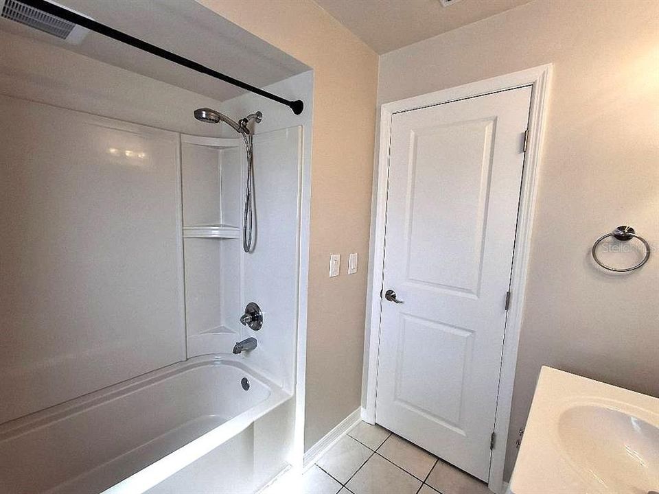 В аренду: $3,800 (3 спален, 2 ванн, 1863 Квадратных фут)
