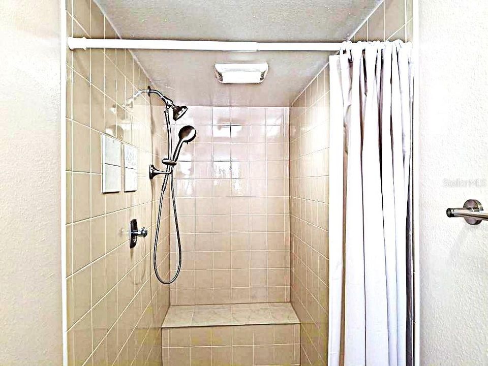 В аренду: $3,800 (3 спален, 2 ванн, 1863 Квадратных фут)