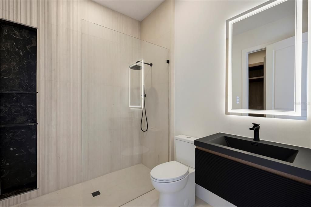 En Venta: $5,999,000 (5 camas, 4 baños, 5511 Pies cuadrados)