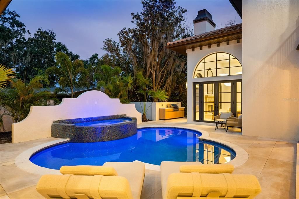 En Venta: $5,999,000 (5 camas, 4 baños, 5511 Pies cuadrados)