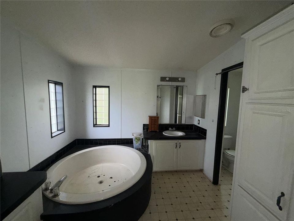En Venta: $220,000 (3 camas, 2 baños, 1680 Pies cuadrados)