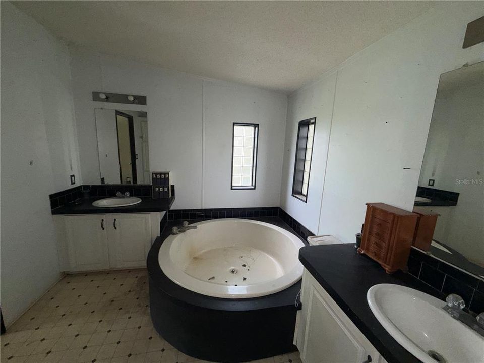 En Venta: $220,000 (3 camas, 2 baños, 1680 Pies cuadrados)