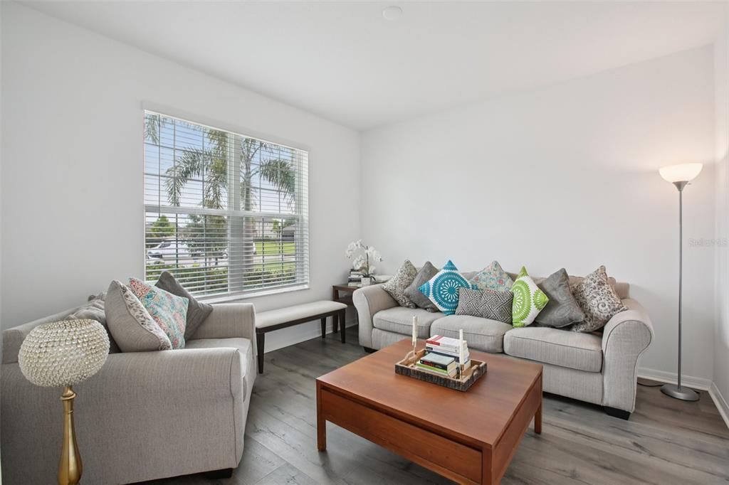 Active With Contract: $1,095,000 (6 beds, 5 baths, 5506 Square Feet)