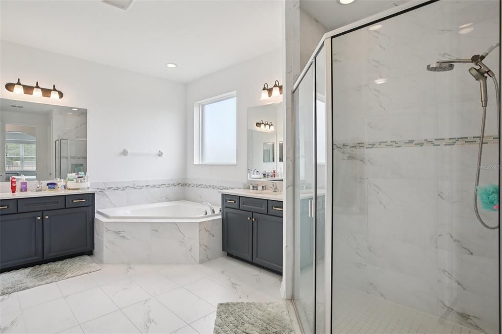 Active With Contract: $1,095,000 (6 beds, 5 baths, 5506 Square Feet)