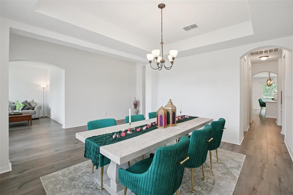 Active With Contract: $1,095,000 (6 beds, 5 baths, 5506 Square Feet)