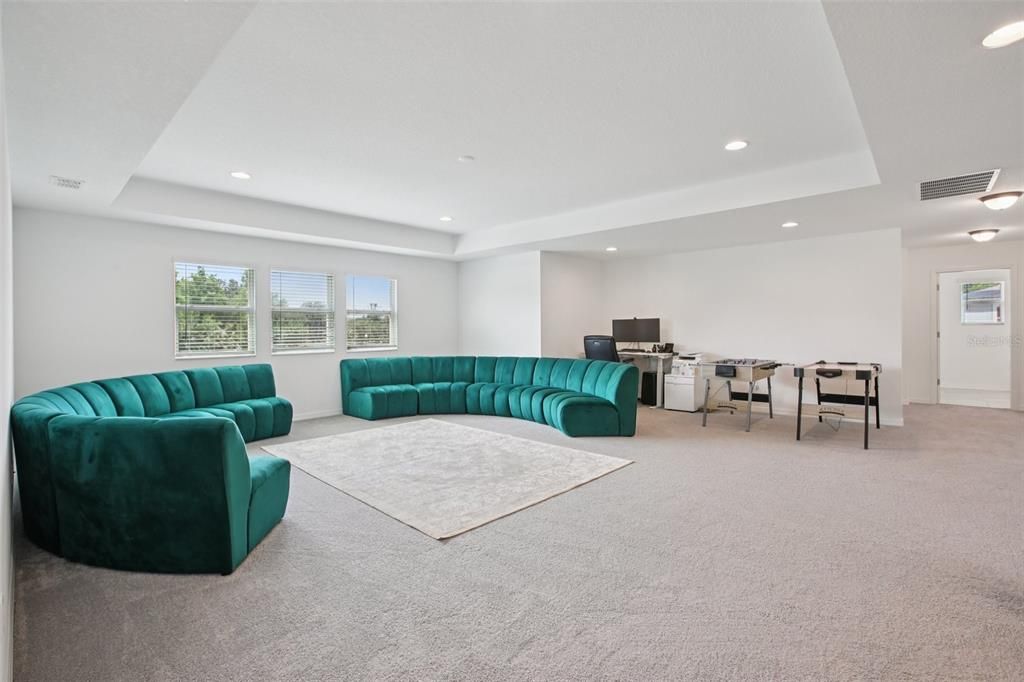 Active With Contract: $1,095,000 (6 beds, 5 baths, 5506 Square Feet)