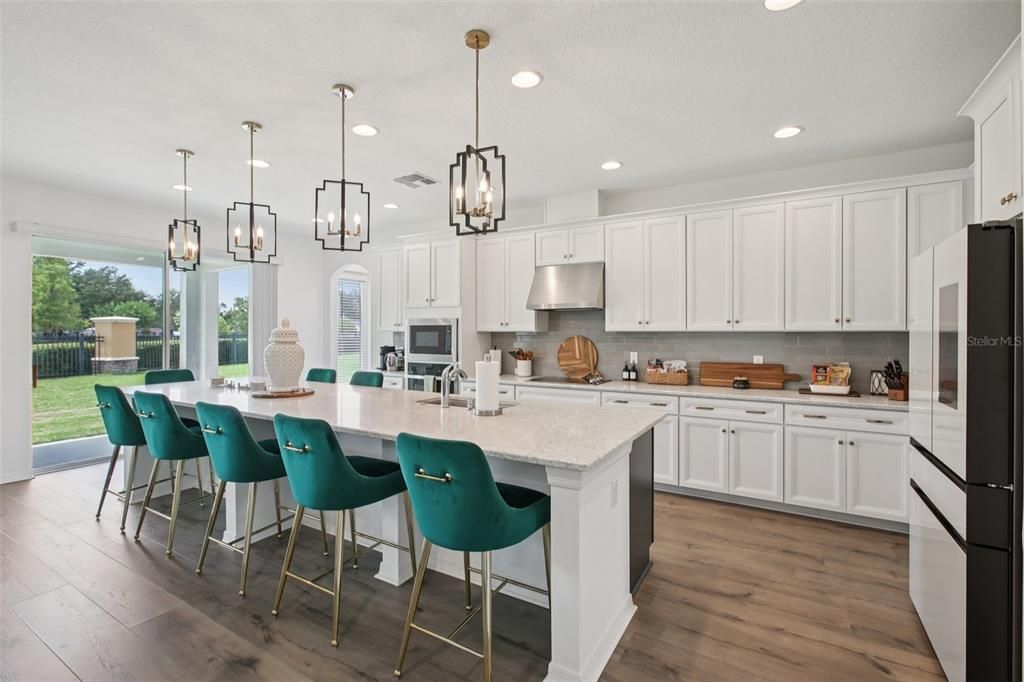 Active With Contract: $1,095,000 (6 beds, 5 baths, 5506 Square Feet)