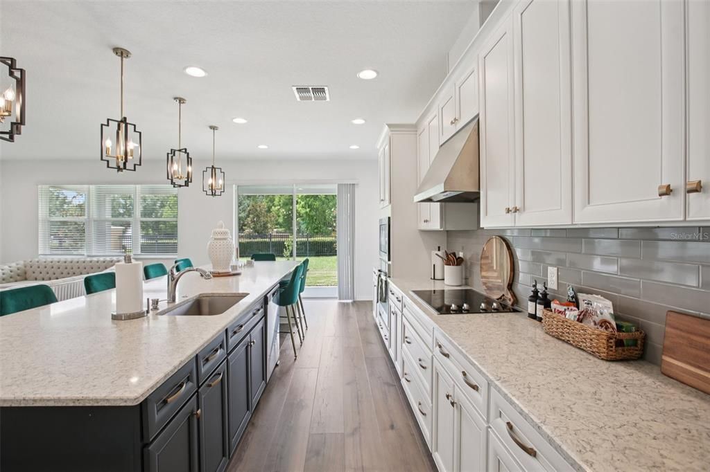 Active With Contract: $1,095,000 (6 beds, 5 baths, 5506 Square Feet)
