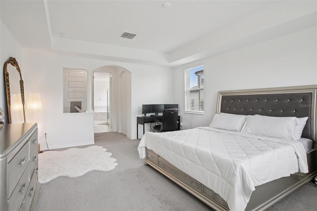 Active With Contract: $1,095,000 (6 beds, 5 baths, 5506 Square Feet)