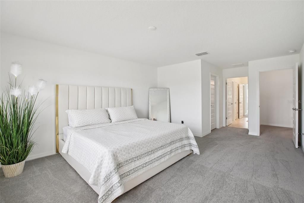 Active With Contract: $1,095,000 (6 beds, 5 baths, 5506 Square Feet)