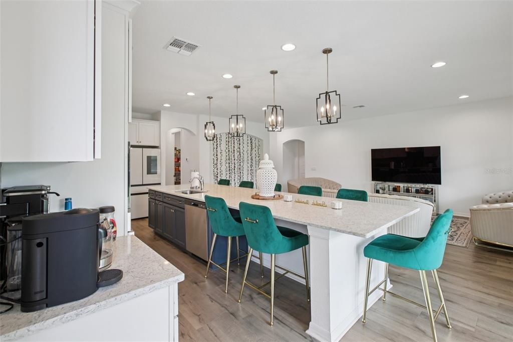 Active With Contract: $1,095,000 (6 beds, 5 baths, 5506 Square Feet)