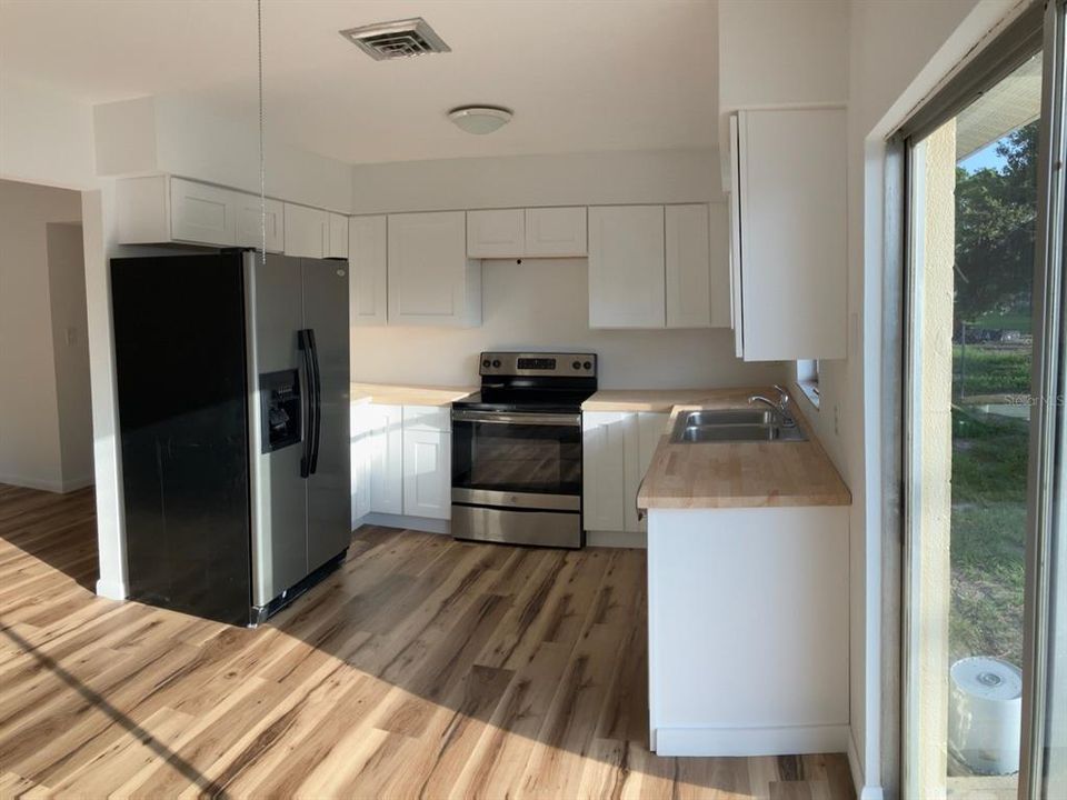 En Venta: $300,000 (3 camas, 2 baños, 1099 Pies cuadrados)