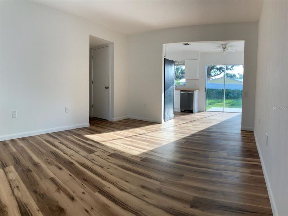 En Venta: $300,000 (3 camas, 2 baños, 1099 Pies cuadrados)