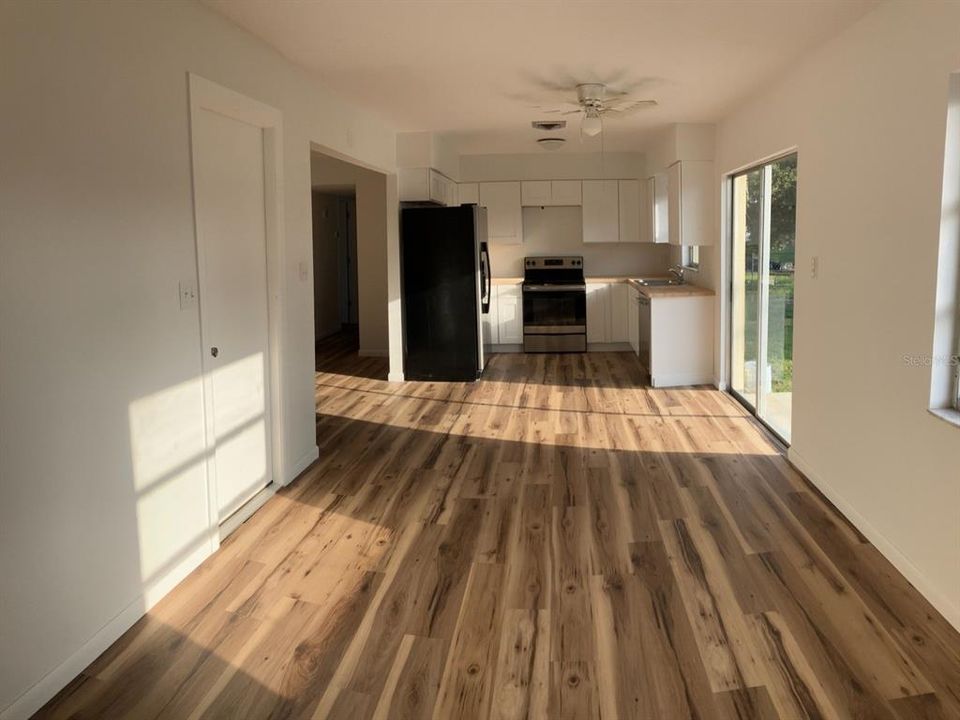 En Venta: $300,000 (3 camas, 2 baños, 1099 Pies cuadrados)