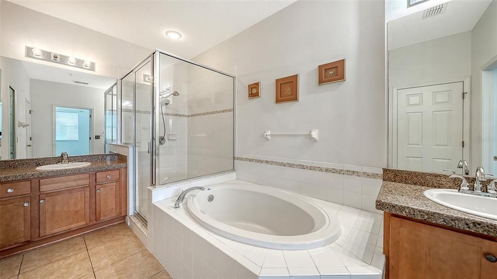 На продажу: $329,900 (2 спален, 2 ванн, 1920 Квадратных фут)