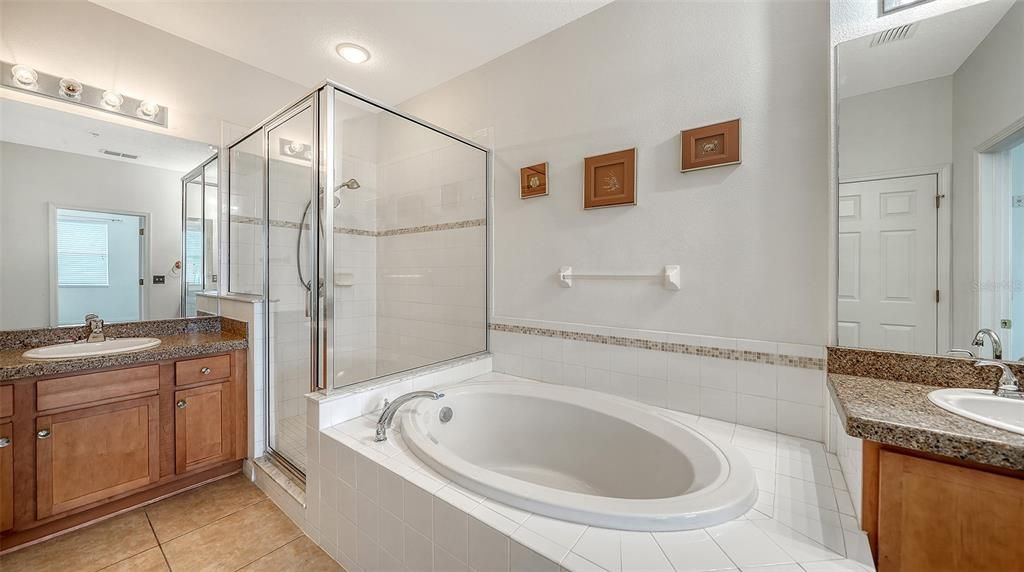 На продажу: $329,900 (2 спален, 2 ванн, 1920 Квадратных фут)