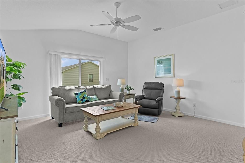 For Sale: $309,000 (2 beds, 2 baths, 1295 Square Feet)