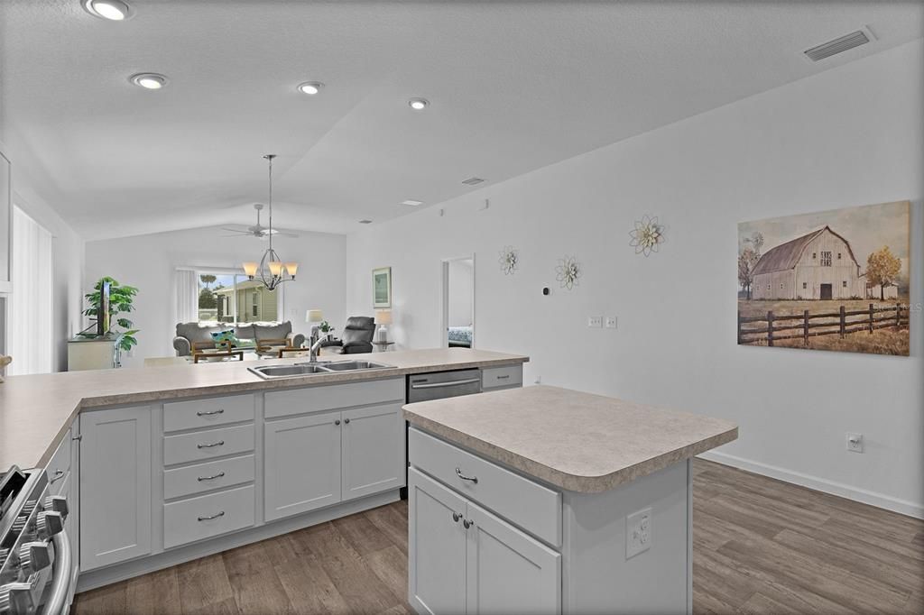 For Sale: $309,000 (2 beds, 2 baths, 1295 Square Feet)