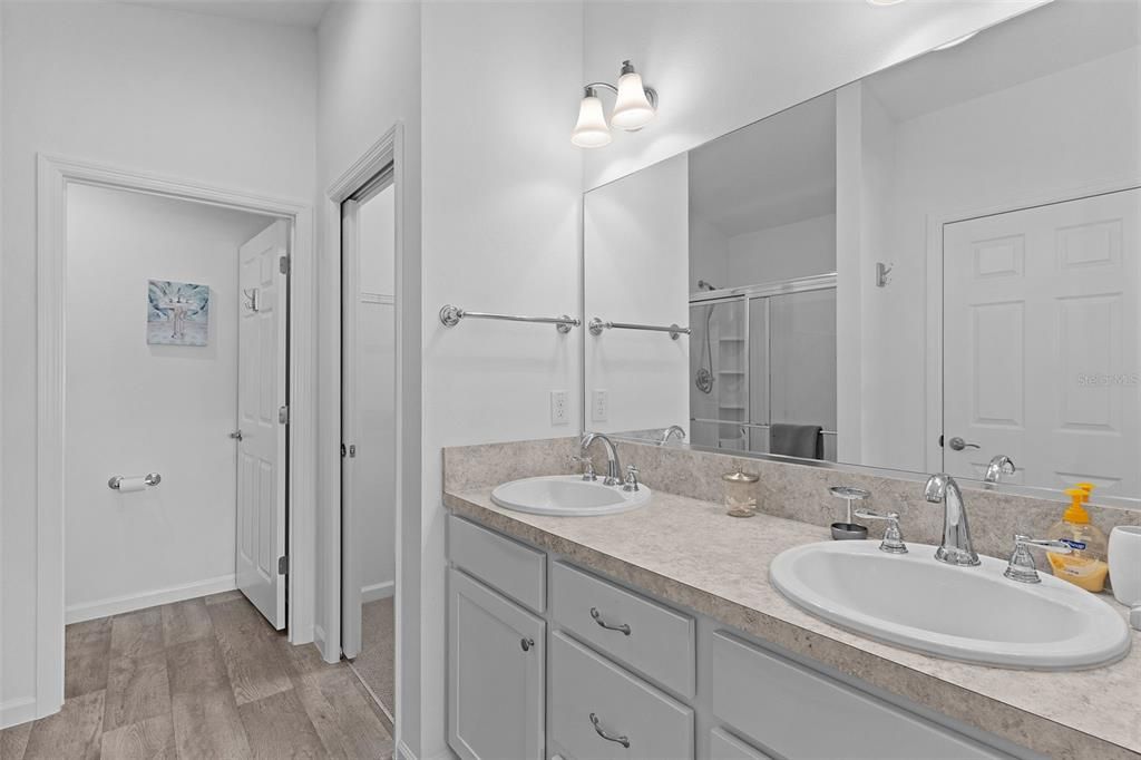 For Sale: $309,000 (2 beds, 2 baths, 1295 Square Feet)