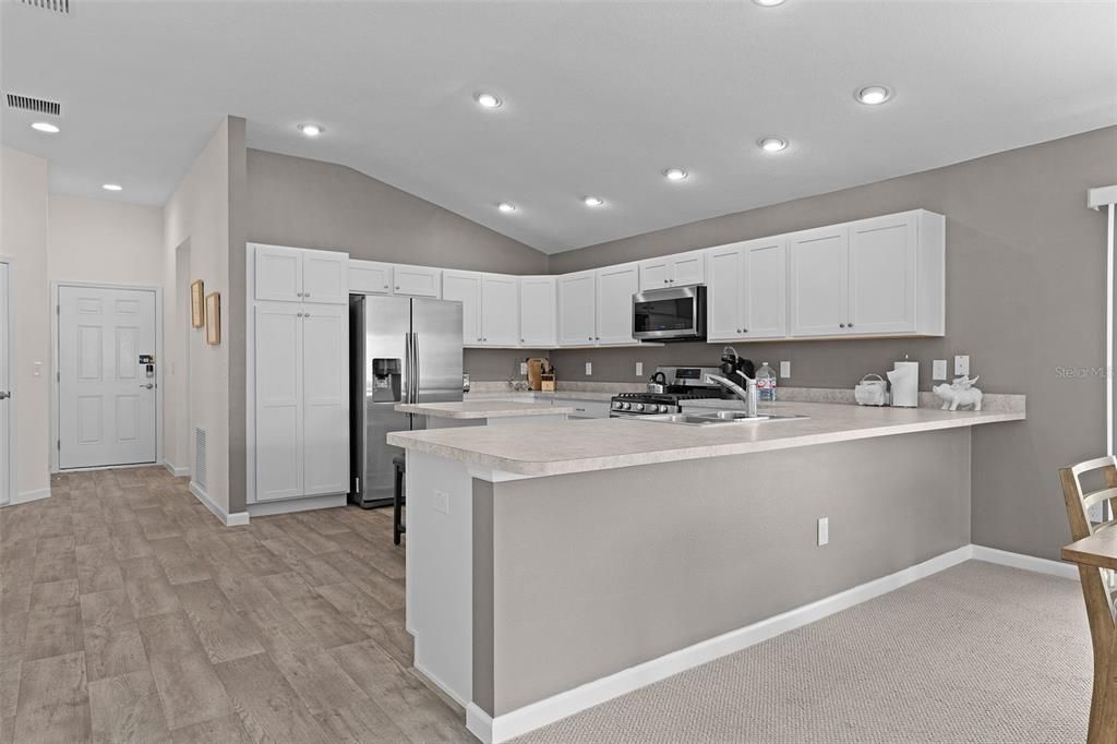For Sale: $309,000 (2 beds, 2 baths, 1295 Square Feet)