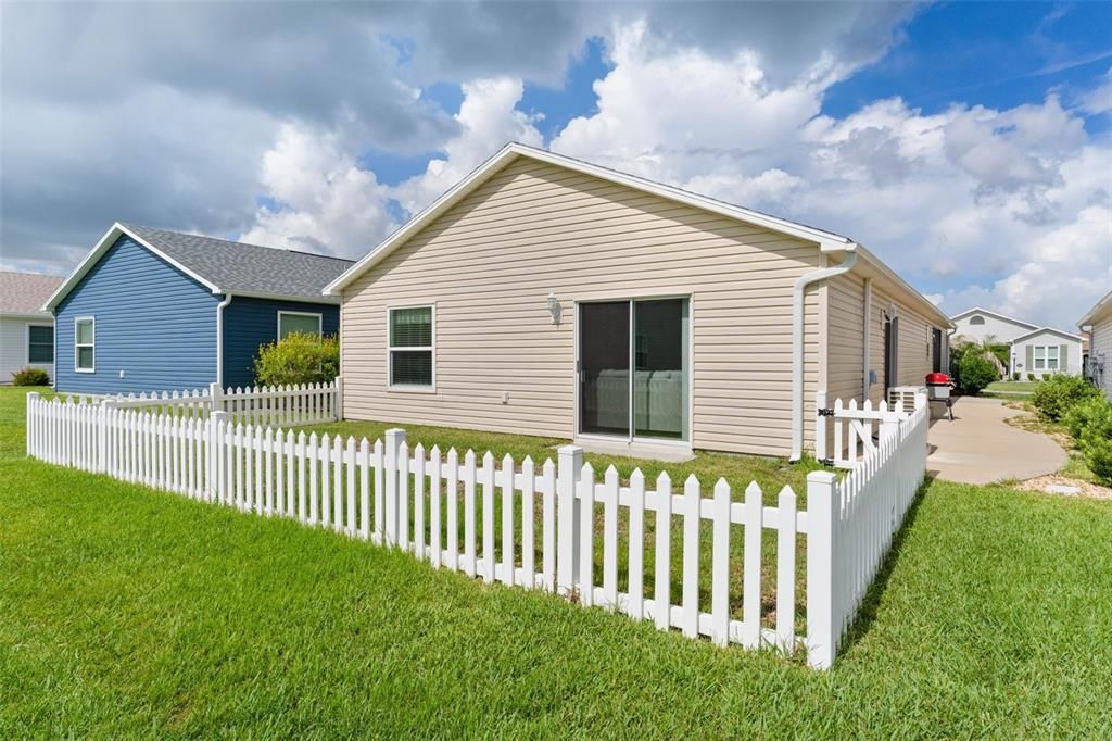 For Sale: $309,000 (2 beds, 2 baths, 1295 Square Feet)