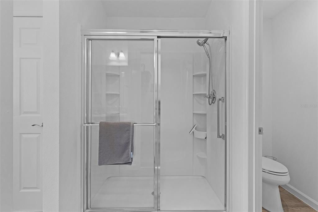 For Sale: $309,000 (2 beds, 2 baths, 1295 Square Feet)