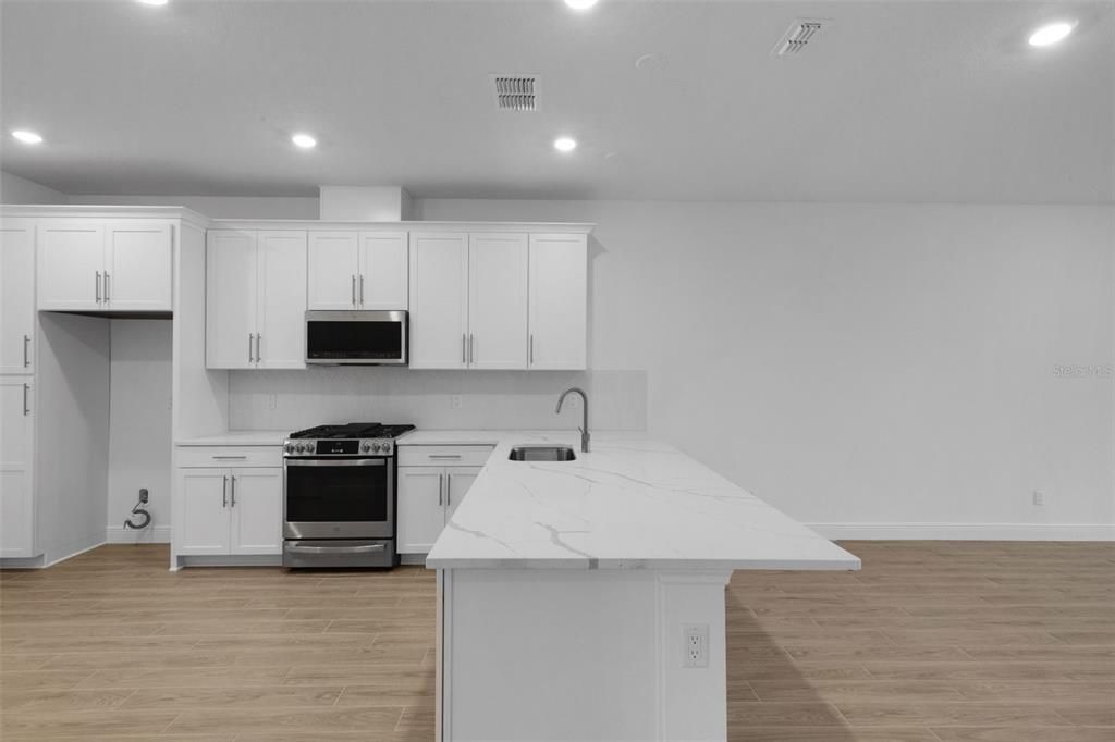На продажу: $388,999 (2 спален, 2 ванн, 1452 Квадратных фут)