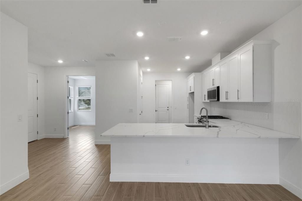 На продажу: $388,999 (2 спален, 2 ванн, 1452 Квадратных фут)