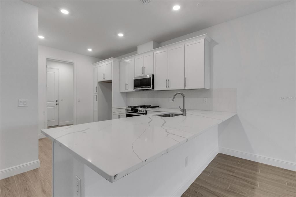 На продажу: $388,999 (2 спален, 2 ванн, 1452 Квадратных фут)