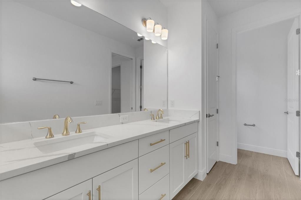 На продажу: $388,999 (2 спален, 2 ванн, 1452 Квадратных фут)