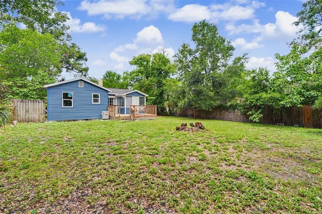 Active With Contract: $300,000 (2 beds, 1 baths, 744 Square Feet)