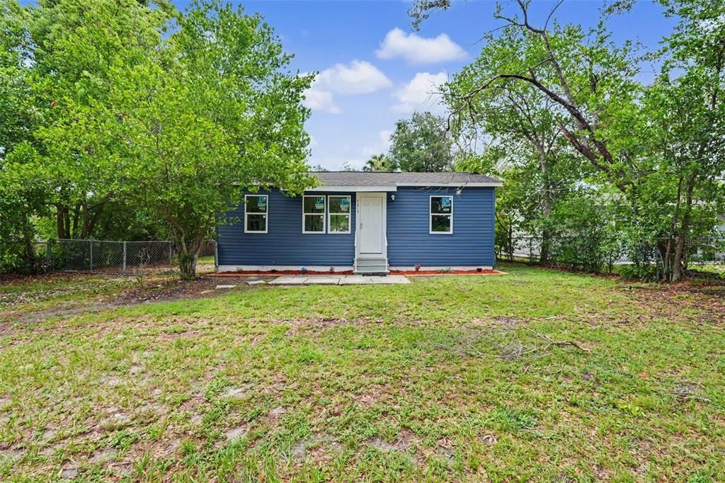 Active With Contract: $300,000 (2 beds, 1 baths, 744 Square Feet)