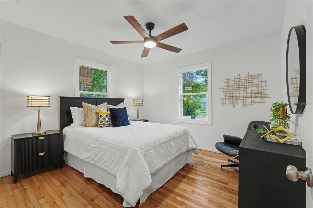 Active With Contract: $300,000 (2 beds, 1 baths, 744 Square Feet)