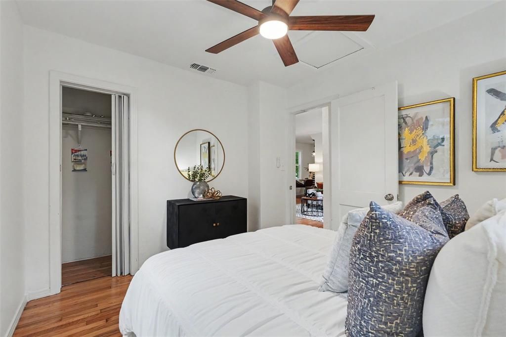Active With Contract: $300,000 (2 beds, 1 baths, 744 Square Feet)