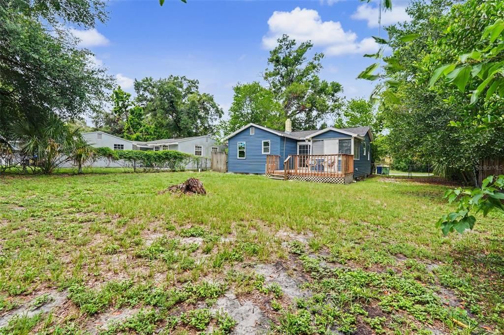 Active With Contract: $300,000 (2 beds, 1 baths, 744 Square Feet)