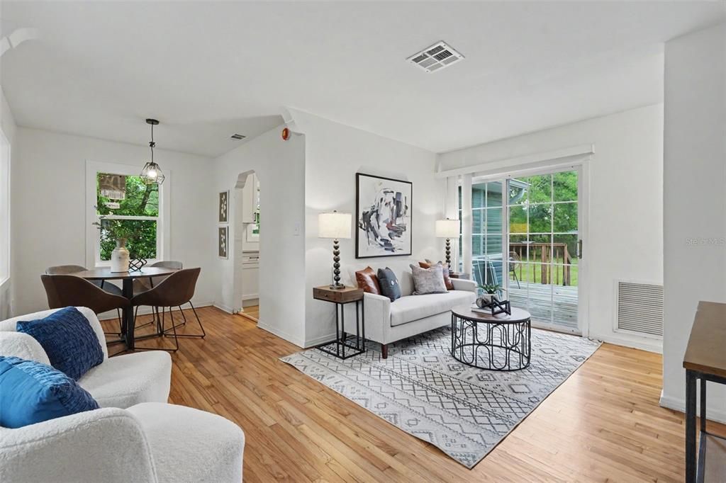 Active With Contract: $300,000 (2 beds, 1 baths, 744 Square Feet)
