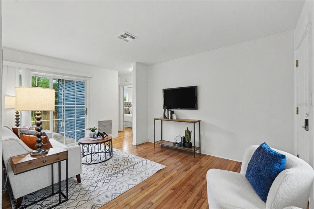 Active With Contract: $300,000 (2 beds, 1 baths, 744 Square Feet)