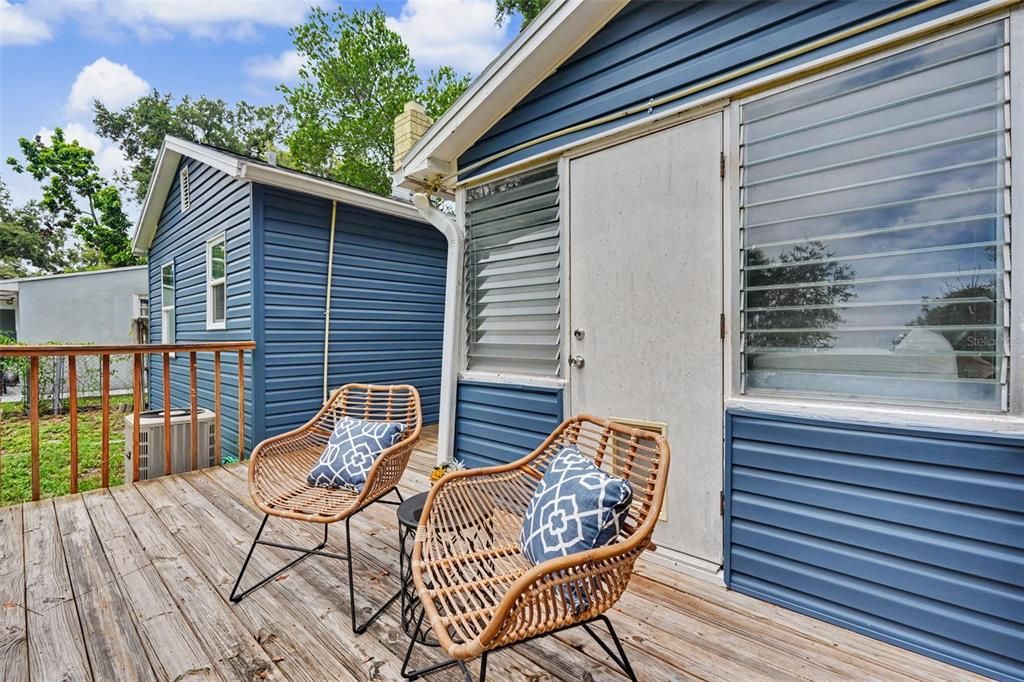 Active With Contract: $300,000 (2 beds, 1 baths, 744 Square Feet)
