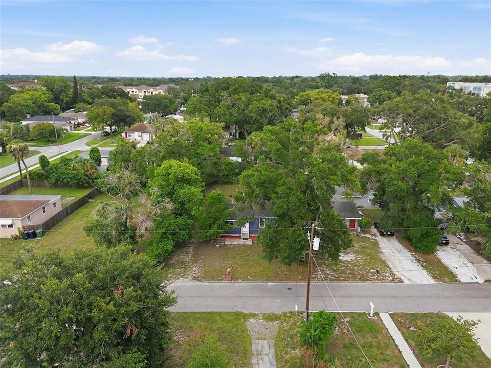 Active With Contract: $300,000 (2 beds, 1 baths, 744 Square Feet)