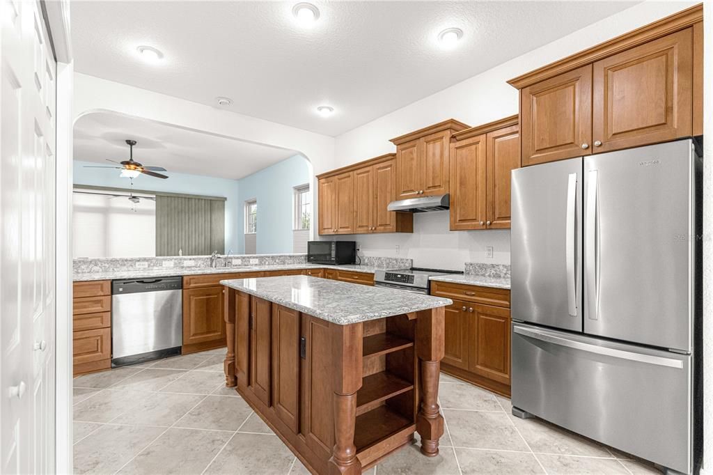 На продажу: $395,000 (3 спален, 2 ванн, 1727 Квадратных фут)
